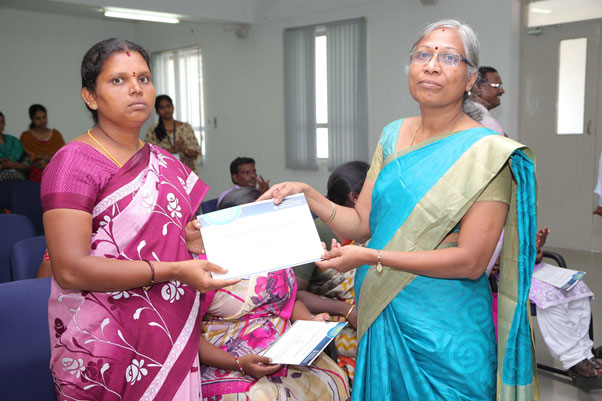 Distribution of tailoring certificates