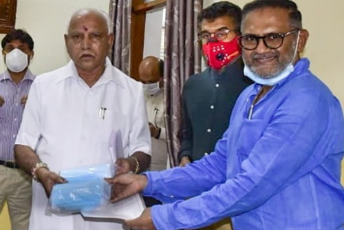 The Textiles Association donates 1,00,000 masks to Karnataka Government