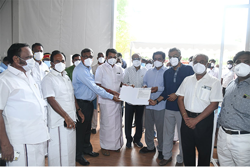 The Textiles Association donates 1,00,000 masks to Karnataka Government